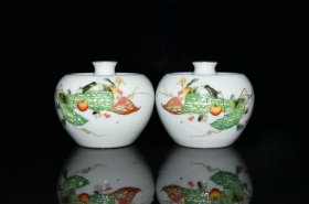 清雍正珐琅彩昆虫苦瓜纹苹果尊一对7.8x10厘米