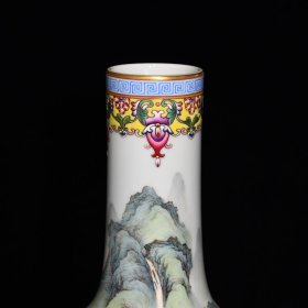 清乾隆粉彩麒麟山水纹直颈瓶34x17厘米