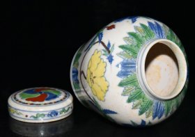 明成化红胎斗彩秋葵纹小天字罐一对