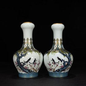 清雍正珐琅彩杏林春燕纹蒜头瓶 27×14厘米