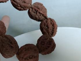 乡下收的清代一串 核 雕手串