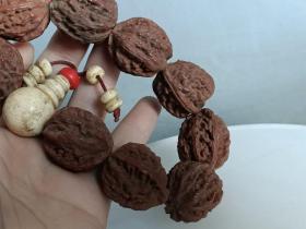 乡下收的清代一串 核 雕手串