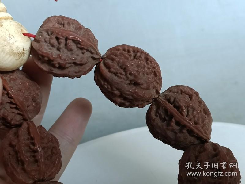 点击查看原图 乡下收的清代一串 核 雕手串