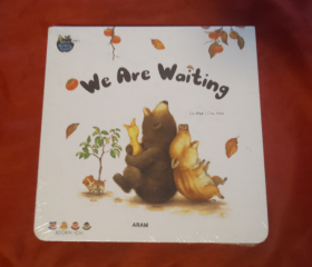we are waiting 儿童纸板英文绘本【正版 全新塑封】