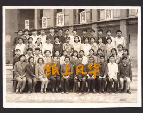 1982年，成都东郊工业老厂六九信箱（国营新兴仪器厂）子弟学校老照片，苏联援建的成都无线电厂，即成都建设北路的六九信箱719厂，时代特色的学雷锋树新风标语