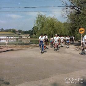 摄影家王毅作品：80年代国际自行车比赛底片一张（底扫图供参考，只出售底片）