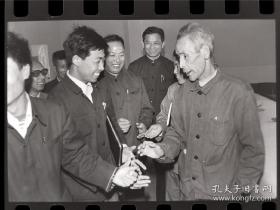 1982年，全国劳模座谈会:著名兵器专家，新中国第一代工人作家，“吴运铎”（3.5*3.5cm 黑白底片1张，照片小样1张）仅出售底片与小样，底扫图仅供参考，不出售