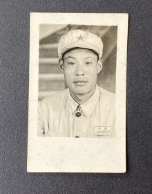 老照片：军人半身照（1960年于杭州）