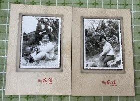 老照片：女童照2张合售/（“扬州友谊”衬板）/照片尺寸：10CM*7CM；衬板尺寸：17CM*12CM）