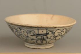 清代喜子纹青花手绘缠枝瓷碗收藏品争三字款
