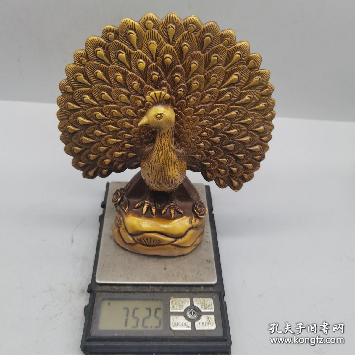 精品铜器 黄铜孔雀摆件，器型优美厚重，包浆自然温润，保存良好