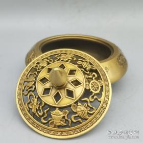 精品铜器 黄铜雕刻香炉，器型厚重，形制端正；包浆温润，色泽雅致，古意盎然，品相极好