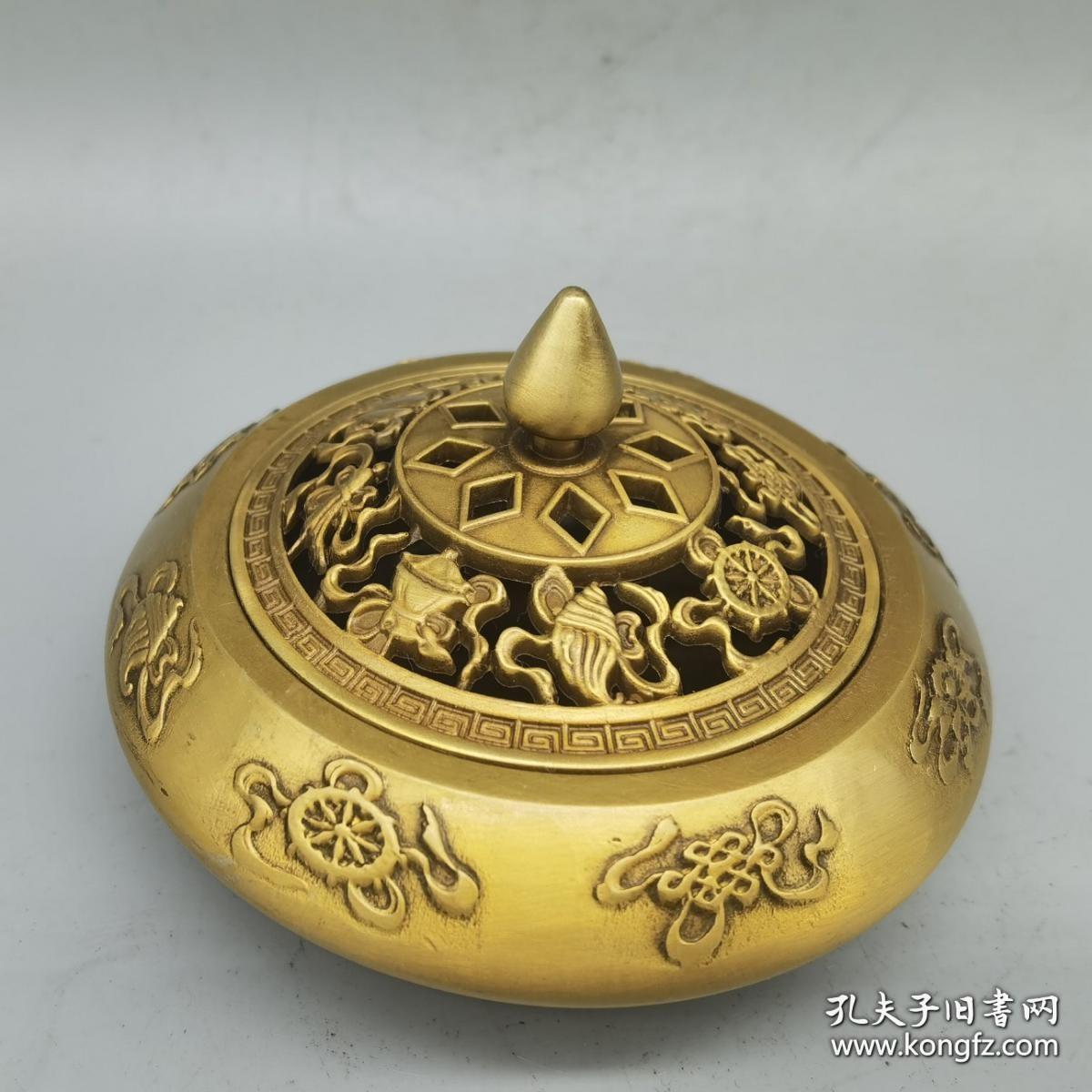 精品铜器 黄铜雕刻香炉，器型厚重，形制端正；包浆温润，色泽雅致，古意盎然，品相极好