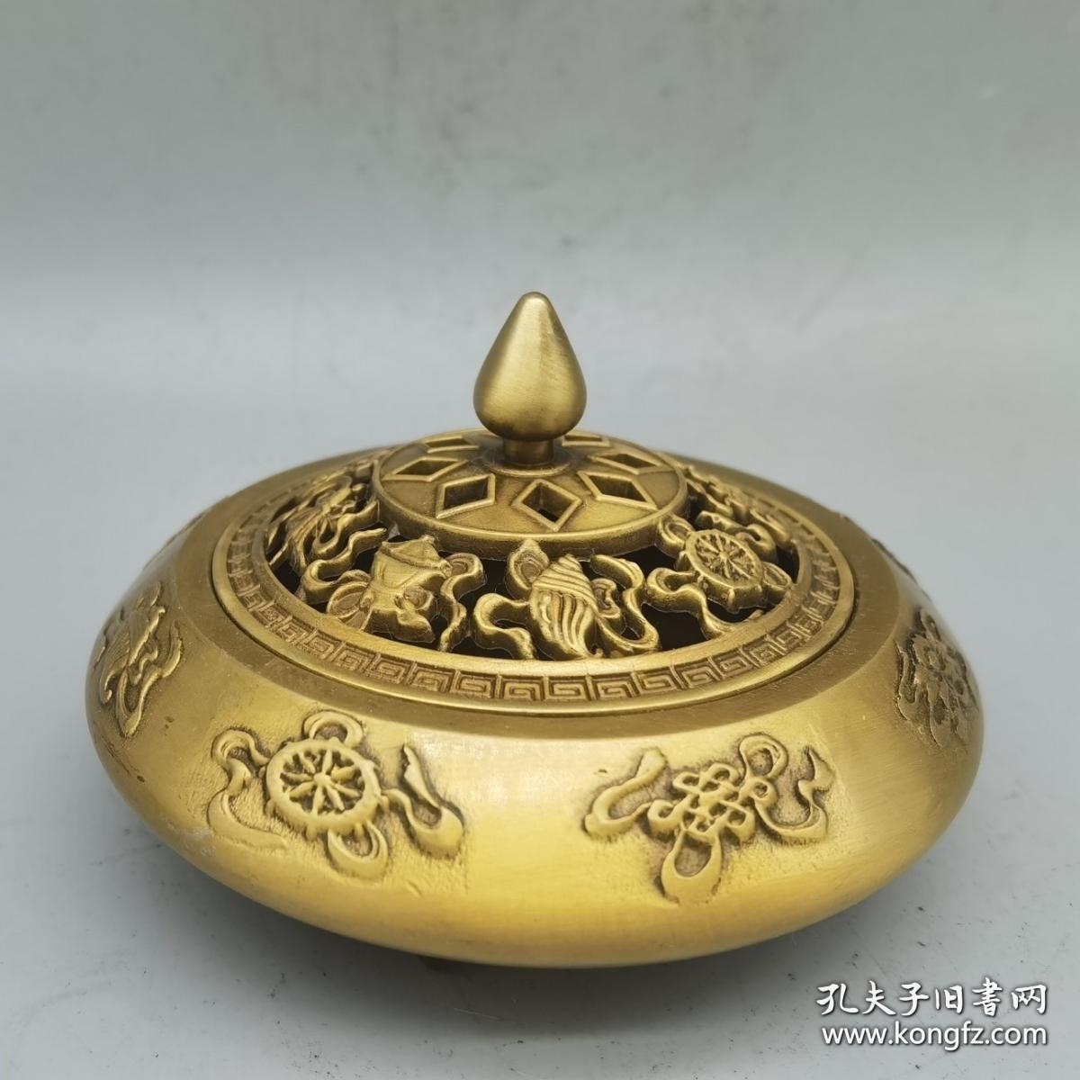 精品铜器 黄铜雕刻香炉，器型厚重，形制端正；包浆温润，色泽雅致，古意盎然，品相极好