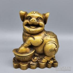 精品铜器 黄铜招财猪，形制端正；包浆温润，通体光素，色泽雅致