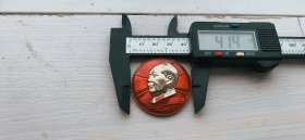 毛主席像章（毛主席万岁！红卫兵永远忠于毛主席、青岛市革命委员会赠68.8.18）252