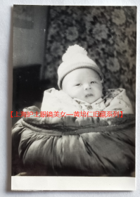 老照片：毛娃—蔡美英之子满月，1971年1月10日下午。有背题。【陌上花开—上海护士眼镜美女—黄培仁旧藏系列】