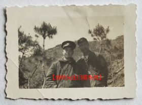 老照片：与中国人民解放军海军合影。【陌上花开—剑秋先生旧藏系列】