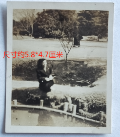 民国老照片：民国“赏樱大会”，美女，1948年4月12日，有背题。【陌上花开系列】