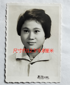 老照片：杭州—浙江大学，美女，1963年4月于浙大毕业，中山路，影友冲晒社。有背题。