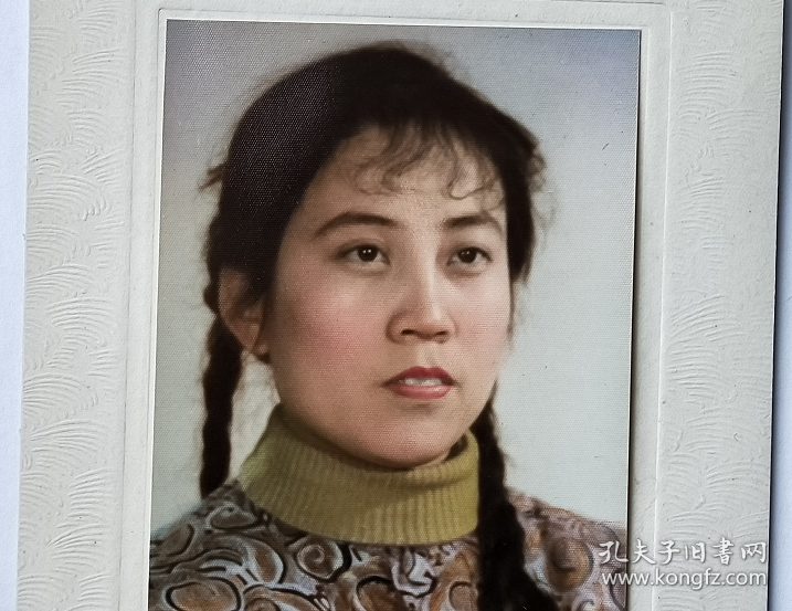 老照片：辫子美女，手工上色，上海大方照相馆（帖板尺寸约17.1*11.7厘米）。——注意！此件物流只支持快递！