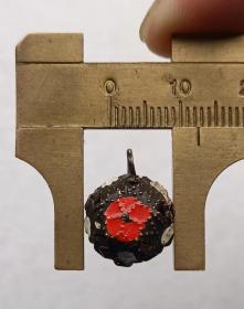 上世纪七八十年代铁质镂空几何图形彩色圆形小铃铛挂件1个