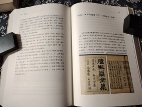 近一百二十个诗人的故里和相关的古籍《觅诗记》是韦力“传统文化遗迹寻踪”书系之一部。一百一十九位诗人故里、墓园、祠堂、遗迹，五百余张实地勘访图片，五百余张善本古籍书影，上溯《诗经》，迄于晚清，三千年诗赋流变，作诵之人星汉灿烂。藏书家韦力，以一己之力，勘访传世遗存，呈现天地悠悠诗情。绝对善本精华