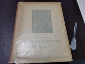 孤本 珍罕图册 芬兰暨北欧地区民族古地毯图录1926年赫尔辛基博物馆编著 一半内容是古地毯的经纬方式编织技巧的研究 分布、另一半是该博物馆的藏品，每一幅图版前覆盖一张薄纸，装帧印艺用纸，均体现了那个时代对此图册的重视，此图册中的古地毯是北极圈地区游牧民族 、森林狩猎民族的手工保留至近代的过程，所录古毯的艺术感、连续纹样 适合纹样、以及北极地区民族质朴稚柮的艺术手法，均属于极难获得的资料。