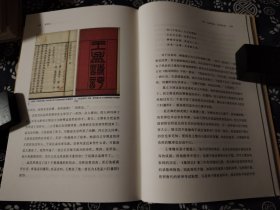 近一百二十个诗人的故里和相关的古籍《觅诗记》是韦力“传统文化遗迹寻踪”书系之一部。一百一十九位诗人故里、墓园、祠堂、遗迹，五百余张实地勘访图片，五百余张善本古籍书影，上溯《诗经》，迄于晚清，三千年诗赋流变，作诵之人星汉灿烂。藏书家韦力，以一己之力，勘访传世遗存，呈现天地悠悠诗情。绝对善本精华