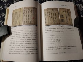 近一百二十个诗人的故里和相关的古籍《觅诗记》是韦力“传统文化遗迹寻踪”书系之一部。一百一十九位诗人故里、墓园、祠堂、遗迹，五百余张实地勘访图片，五百余张善本古籍书影，上溯《诗经》，迄于晚清，三千年诗赋流变，作诵之人星汉灿烂。藏书家韦力，以一己之力，勘访传世遗存，呈现天地悠悠诗情。绝对善本精华