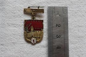 “1960年武钢第一期工程建成纪念”鎏金铜质珐琅徽章胸章