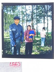 天 4665 北京电影制片厂旧藏 明星美女剧照反转片 《笨人王老大》是郭维导演，梁庆刚、韩桂菊主演的电影，在彩色故事片 八七年----