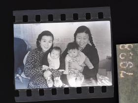 7928 底片 从民国到新中国 未经荼毒的 老北京人家相册   两个大辫子妈妈