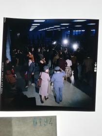194  北京电影制片厂旧藏 明星剧照 反转片 《第二次握手》 1980年 董克娜导演 康泰 谢芳主演  舞会