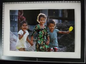 20220717-4  摄影家参展照片 大尺寸 1张    -35尼泊尔的微笑   男孩女孩们