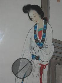 （保真）来源艺术家本人：国画大师徐燕荪入室弟子—已故著名四川人物画家李仲海先生1999年国画工笔人物画精品——《执扇仕女图》一件，大尺寸（近4尺），人物生动传神、衣饰工细精美，传统功力深厚。