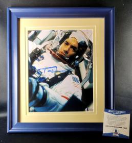 “两届奥斯卡影帝”汤姆汉克斯 亲笔签名影片《阿波罗13号l》剧照（照片约10英寸，已装裱附框），由三大签名鉴定公司之一Beckett（BAS）鉴定