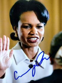 “美国首位黑人女性国务卿” 赖斯 签名照片  由全球三大签名鉴定公司之一Beckett（BAS）提供鉴定
