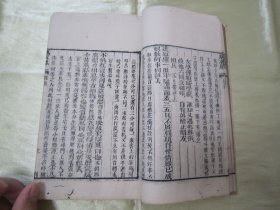 稀见清线装木刻戏曲小说“笠翁十种曲”之《凰求鳳传奇》，【清】李渔 撰，“元亨利贞”，存下半部，“利贞”卷下之上、卷下之下二卷，木刻线装一册。此为中华传统小说戏曲善本。是书刻印精美，校印俱佳，版本罕见，品如图。