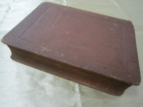 稀见民国精装老版“精品辞书”《学生辞典》，上中下三编，32开硬精装一厚册全。“上海大东书局”民国二十三年（1934）九月，繁体竖排精装刊行。版本罕见，品如图。