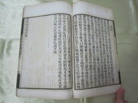稀见清末民初“鸿文书局”白纸线装《守山阁丛书-靖康缃素杂记》，【宋】黄朝英 撰。全十卷，32开白纸线装一册。此书为宋代笔记文学中的重要著作，也是研究宋代考据发展递变的第一手资料。书中多辨正名物，校订史传，颇称精核，有裨学术，历代学者多有褒奖，对唐宋文献具有较高的校勘和辑佚价值。此书字体疏朗，校印俱佳，版本罕见，品佳如图。