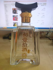 酒瓶 初壹拾酒