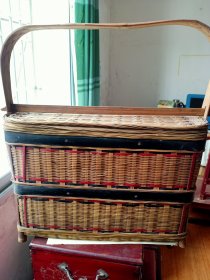 民俗老物件：早期手工编织精美的长方形竹提篮（有点像食盒，应该是送饭菜用的）
