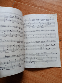 小提琴协奏曲《歌唱我们的新西藏》（1976年一版一印，16开）