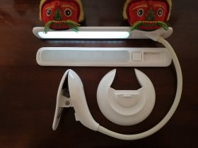 可携带充电式LED台灯 （正常使用，有备用灯板；充电线需另加18元）