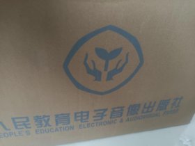 第一套全国中小学校园集体舞    DVD+CD    光盘一箱     25套，75盒，150张，每盒附带说明图册    合售，全新未开封，  6公斤