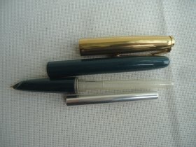 英雄616钢笔（全新未使用）；