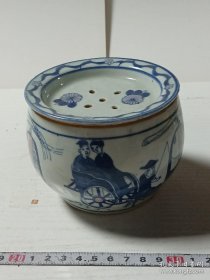 青花陶瓷人物罐    高8公分
