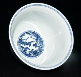 明代宣德青花暗刻海水九龙纹碗一对50