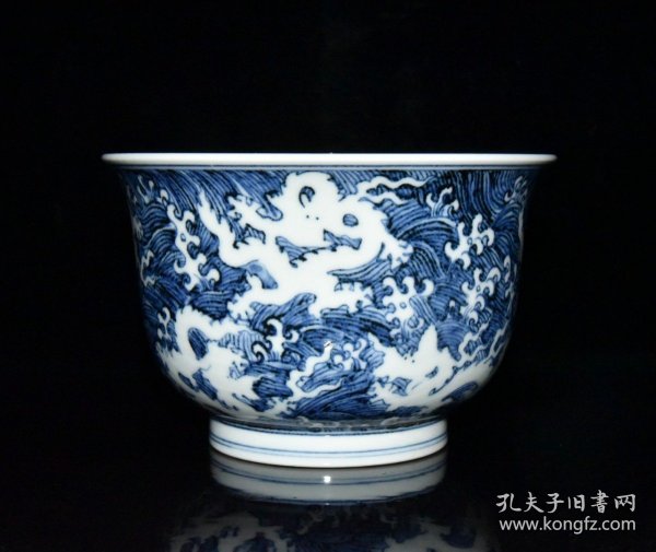 明代宣德青花暗刻海水九龙纹碗一对50